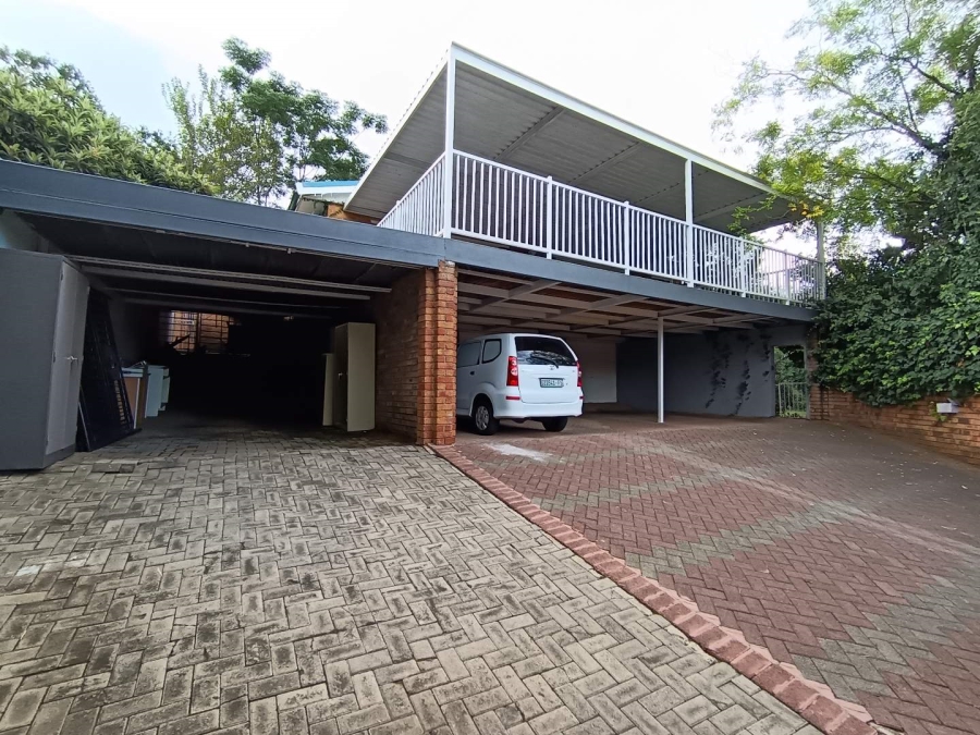 6 Bedroom Property for Sale in Heuwelsig Free State